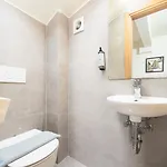 Elena Villa *