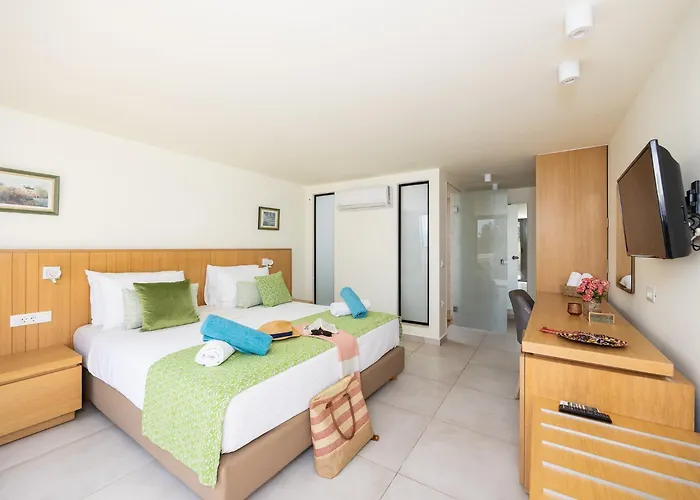 Elena كالاثوس